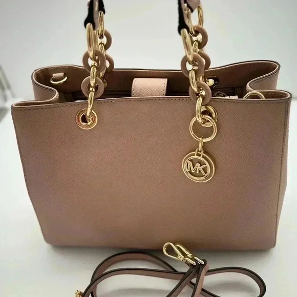 Like New Condition Michael Kors - Picture 11 of 13